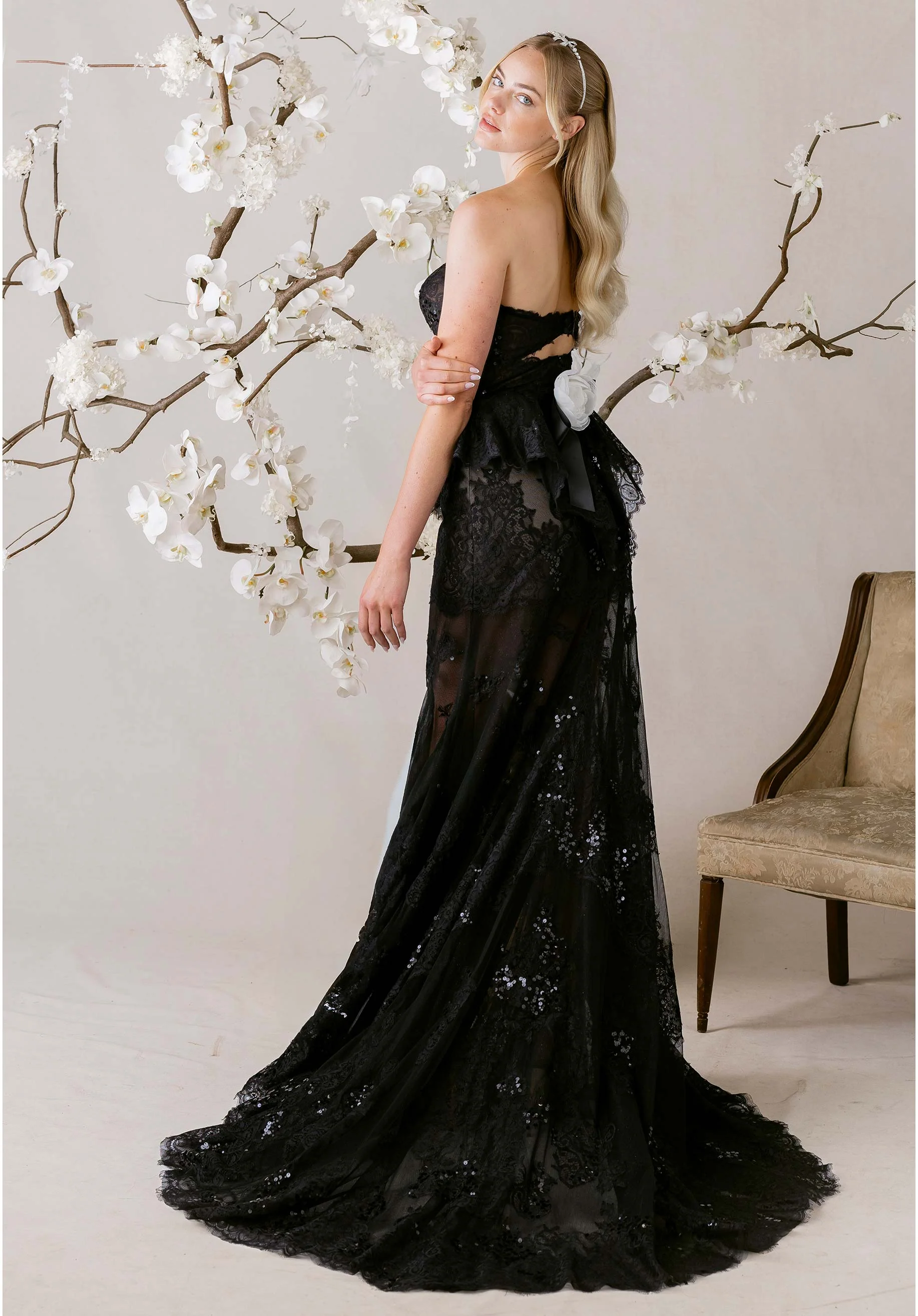 Aloura Wedding Dress - Image 9
