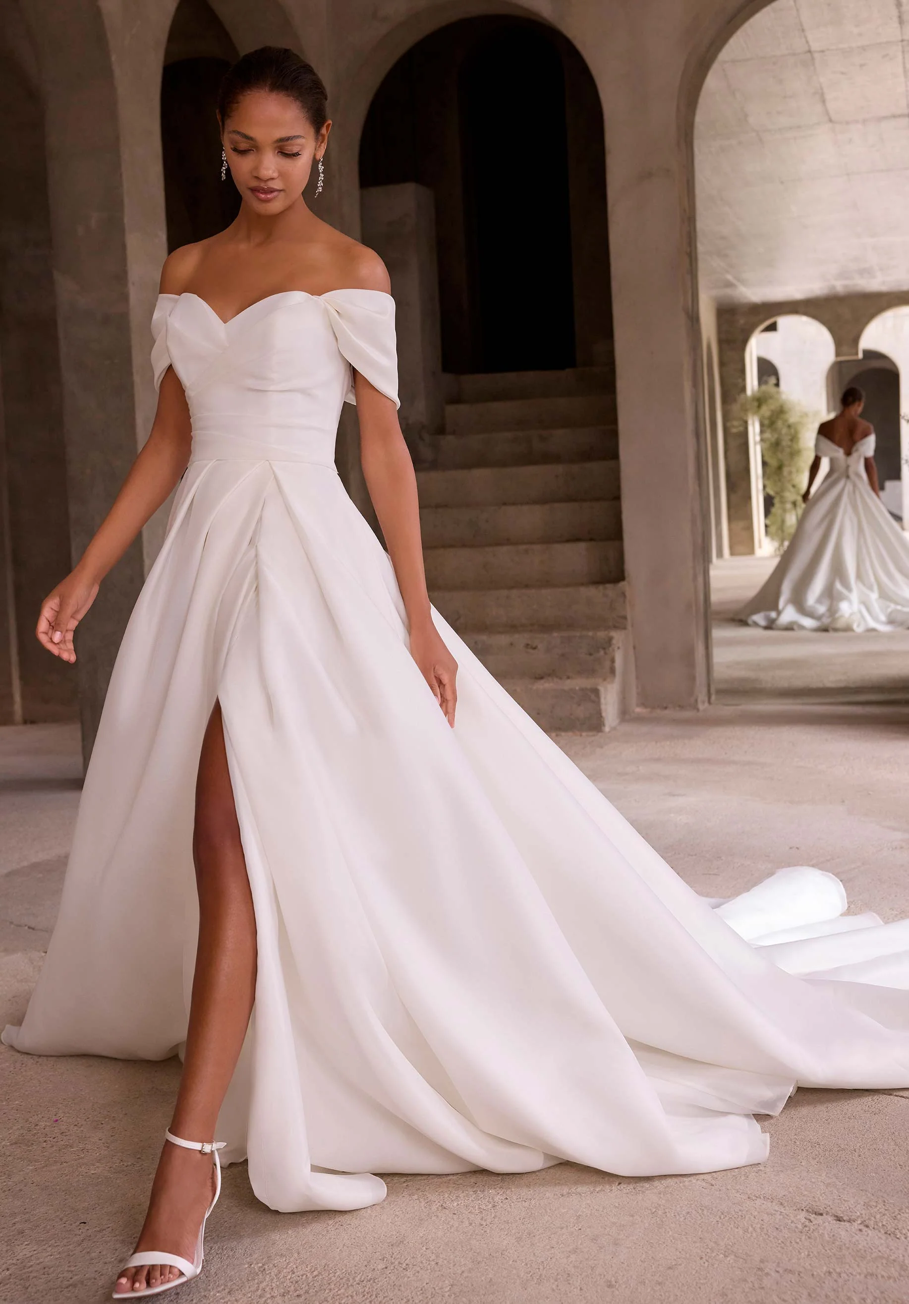 Andromeda Wedding Dress - Image 3