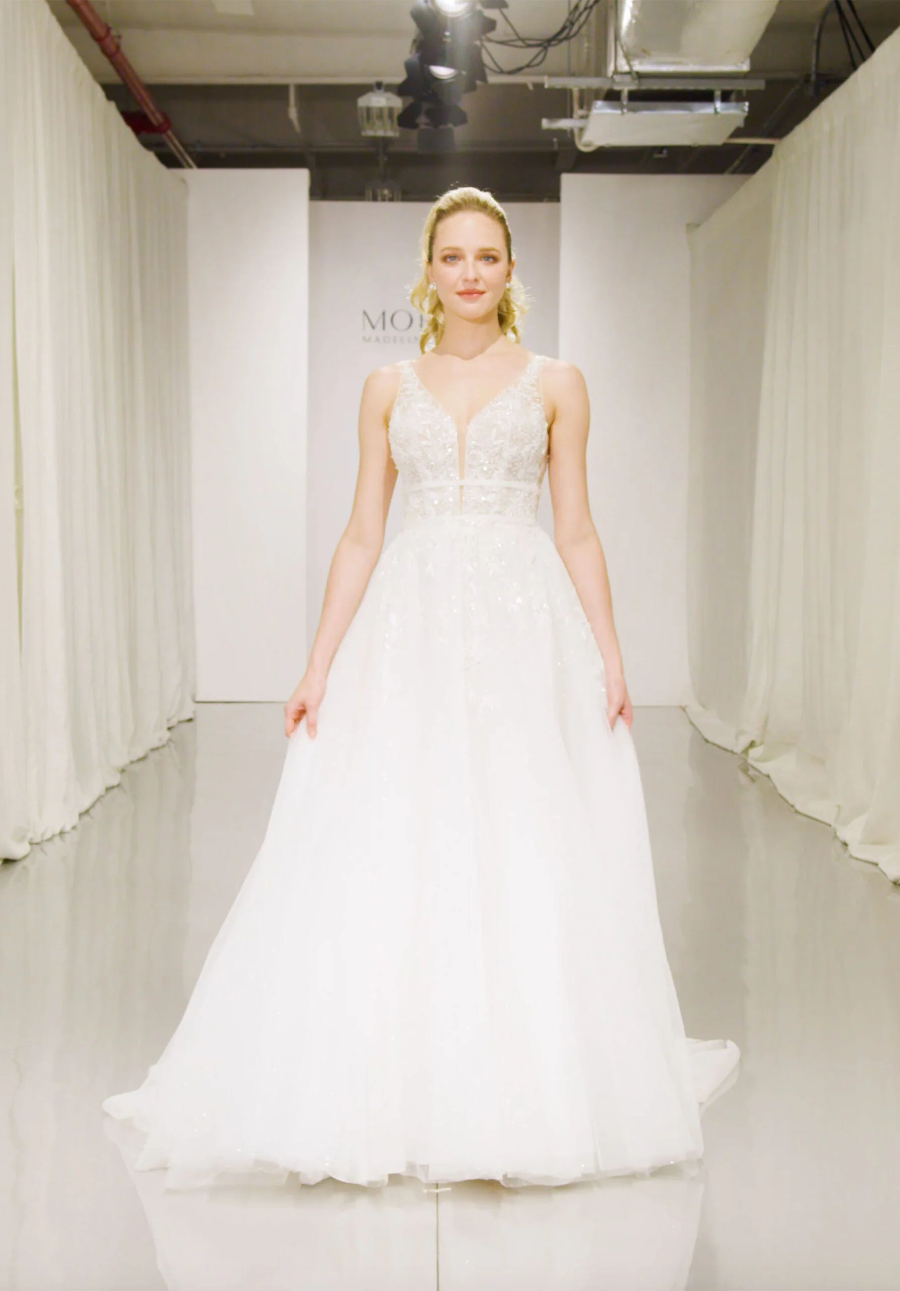 Angela Wedding Dress - Image 4