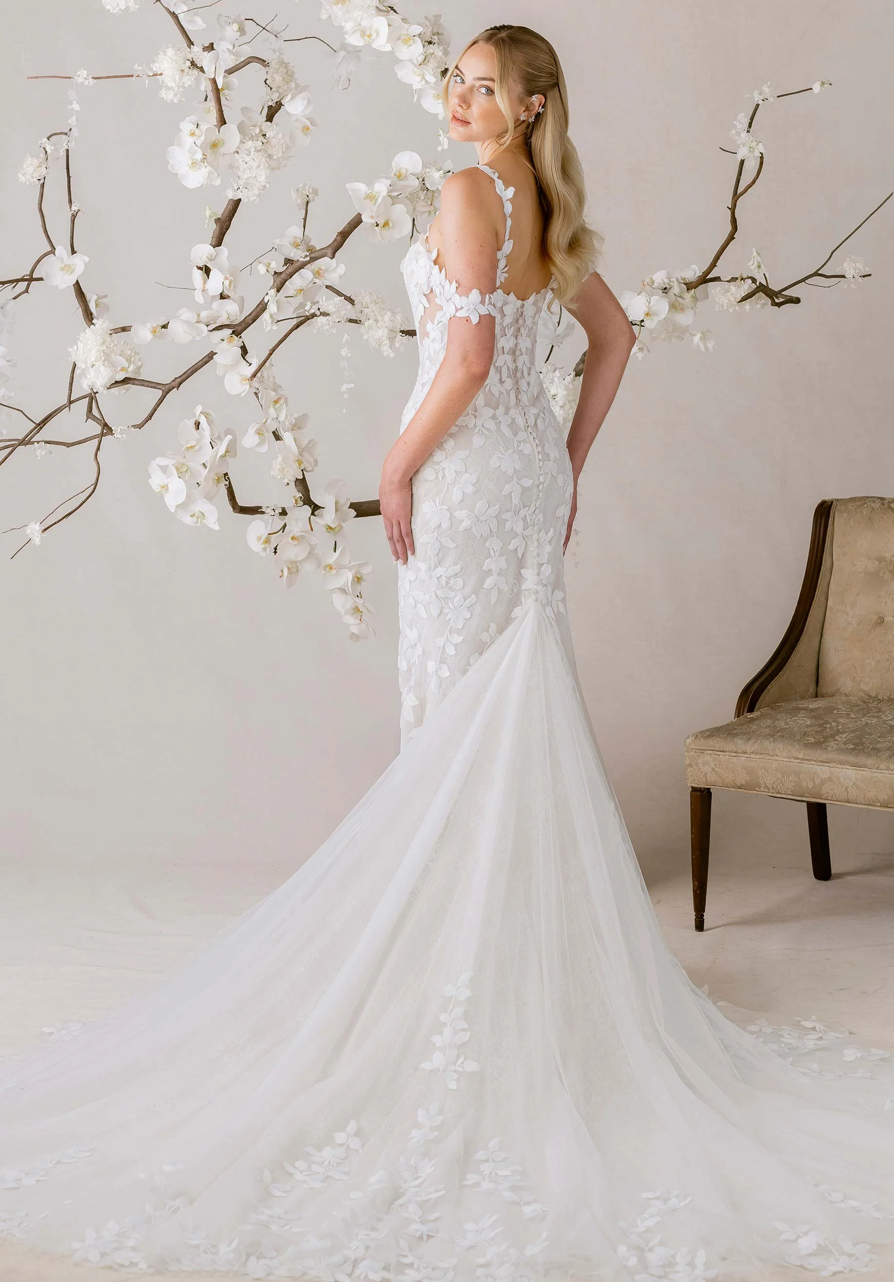 Assemblé Wedding Dress - Image 3