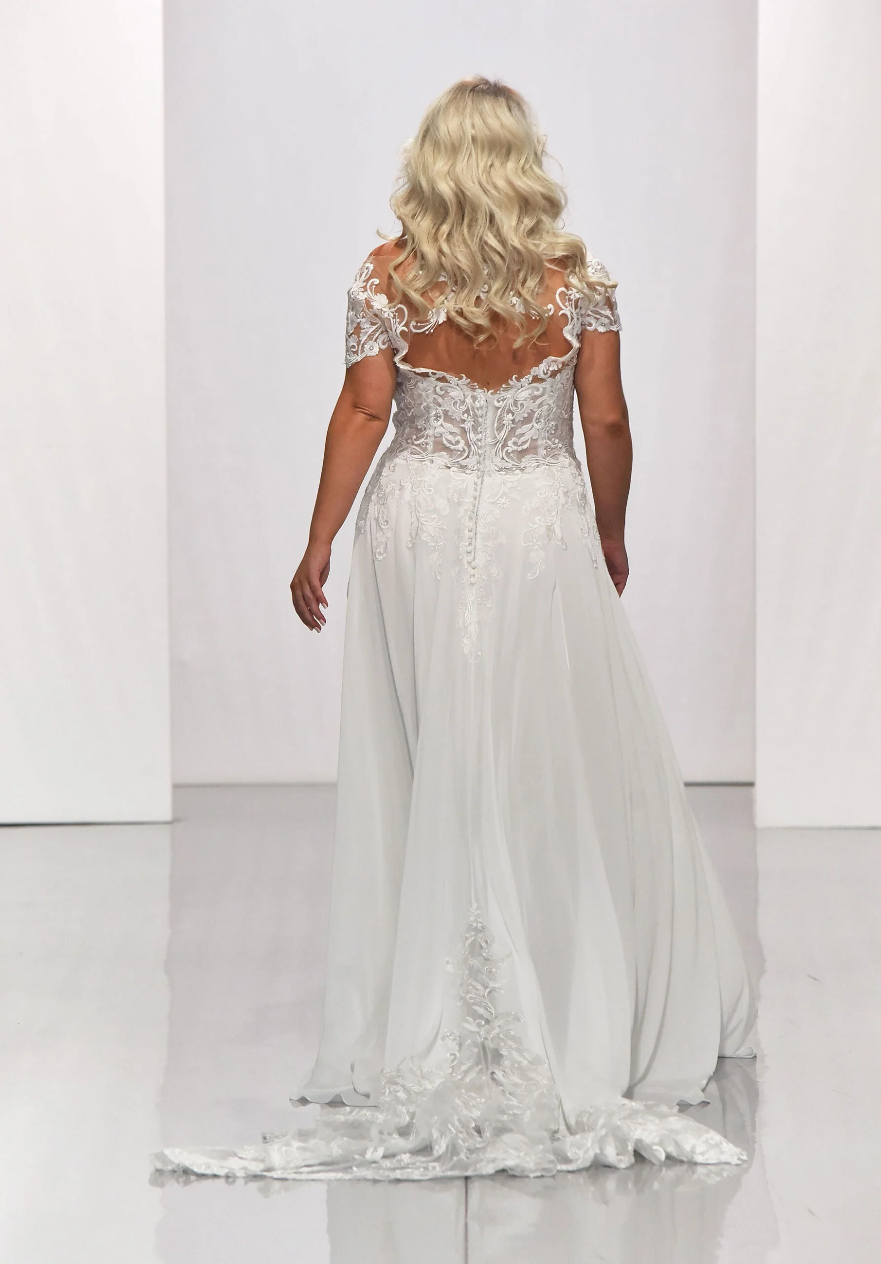 Barbara Wedding Dress - Image 5