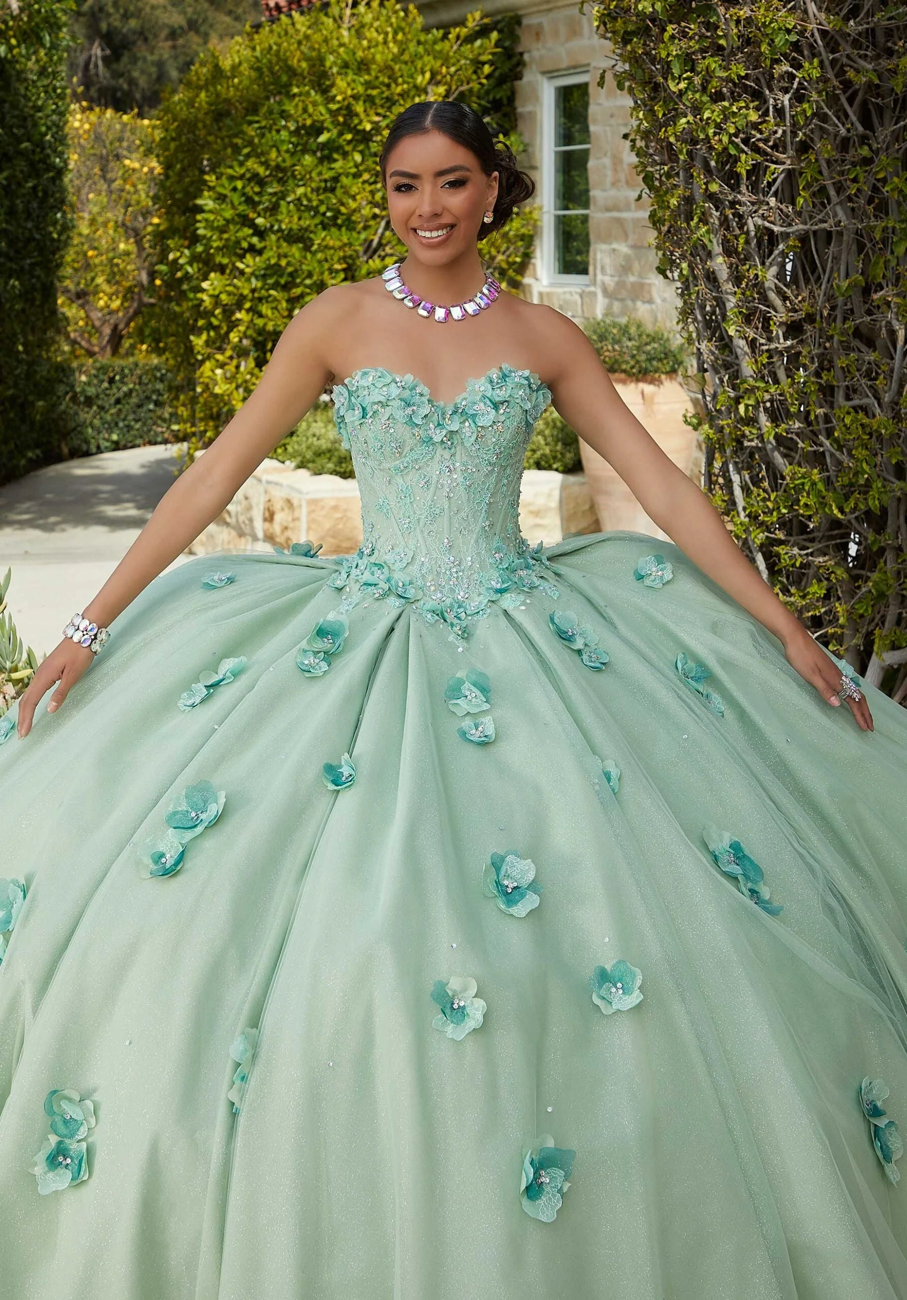 Chantilly Lace Quinceañera Dress with Floral Appliqués - Image 3