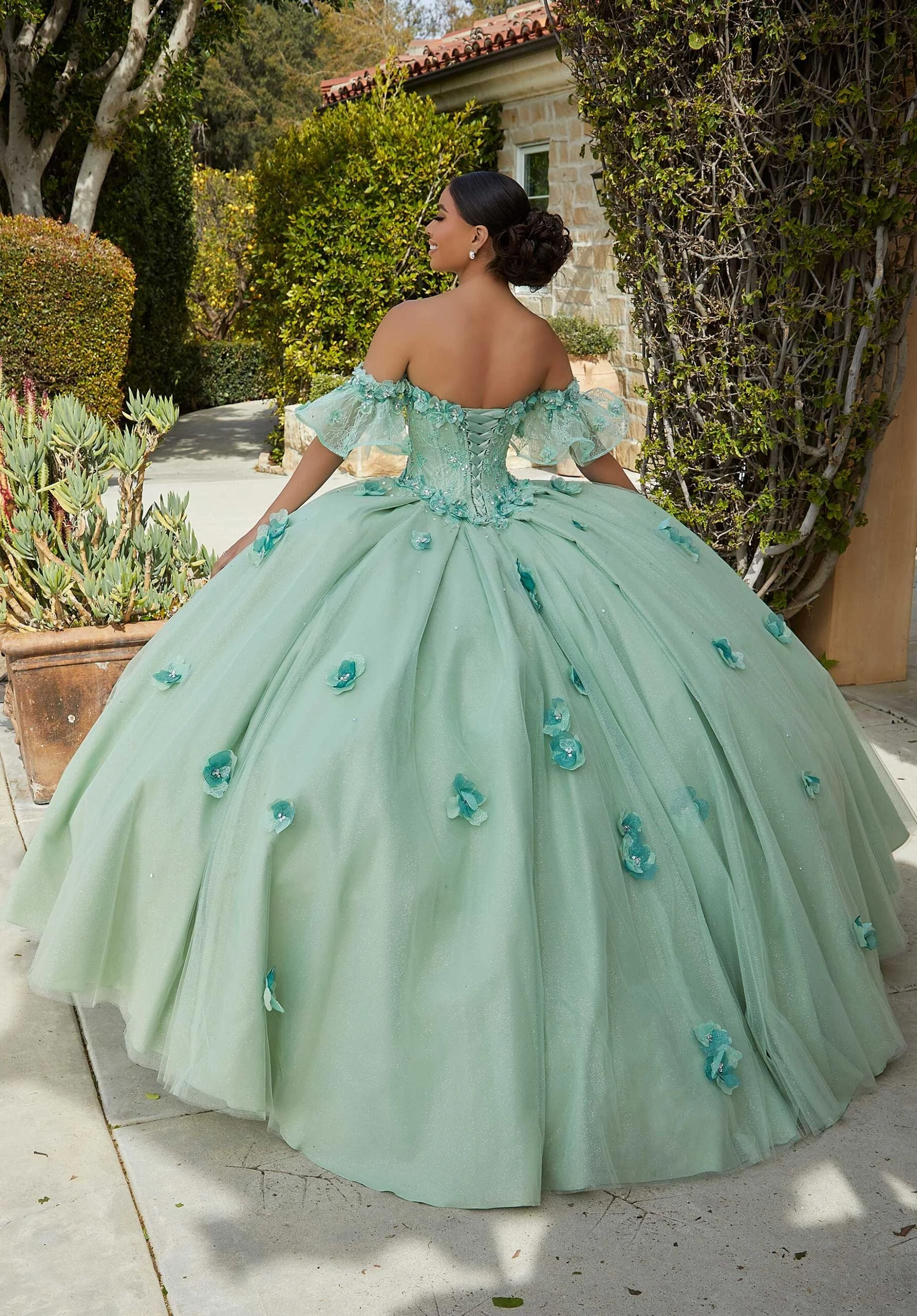 Chantilly Lace Quinceañera Dress with Floral Appliqués - Image 4