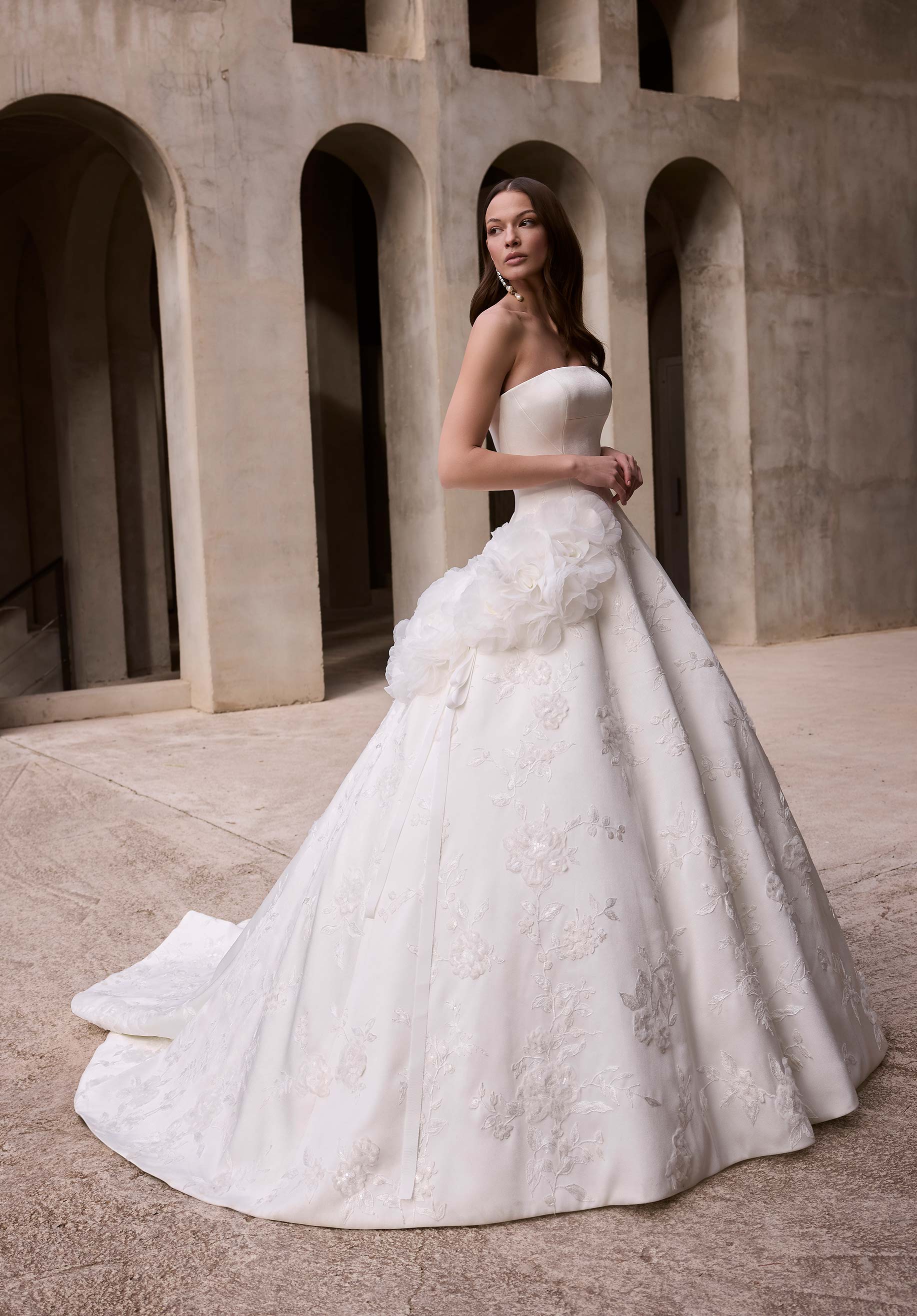Daphira Wedding Dress - Image 3