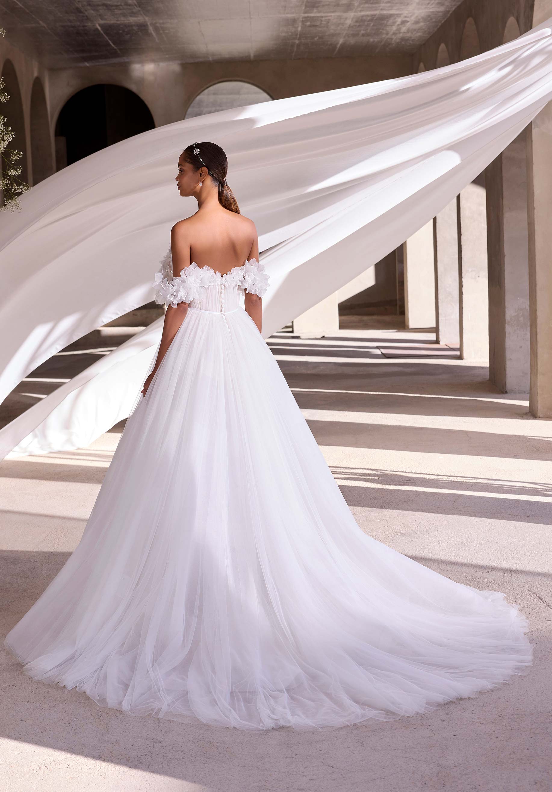 Daphne Wedding Dress - Image 3