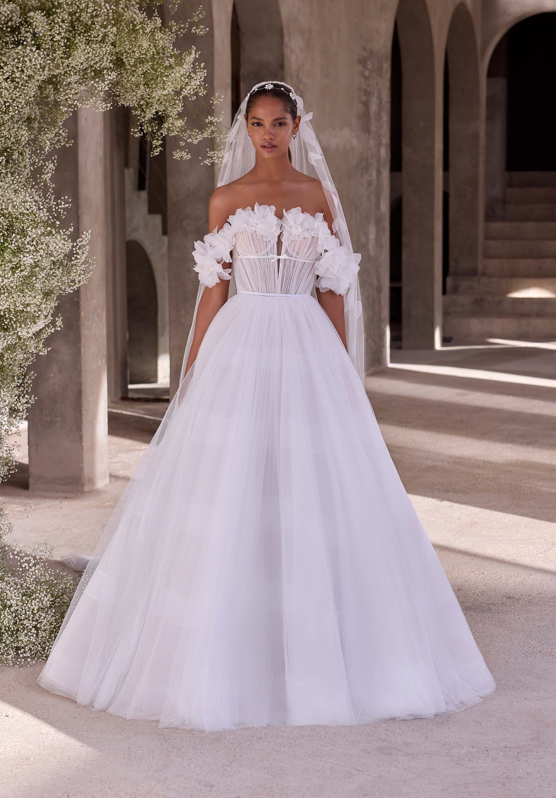 Daphne Wedding Dress - Image 4