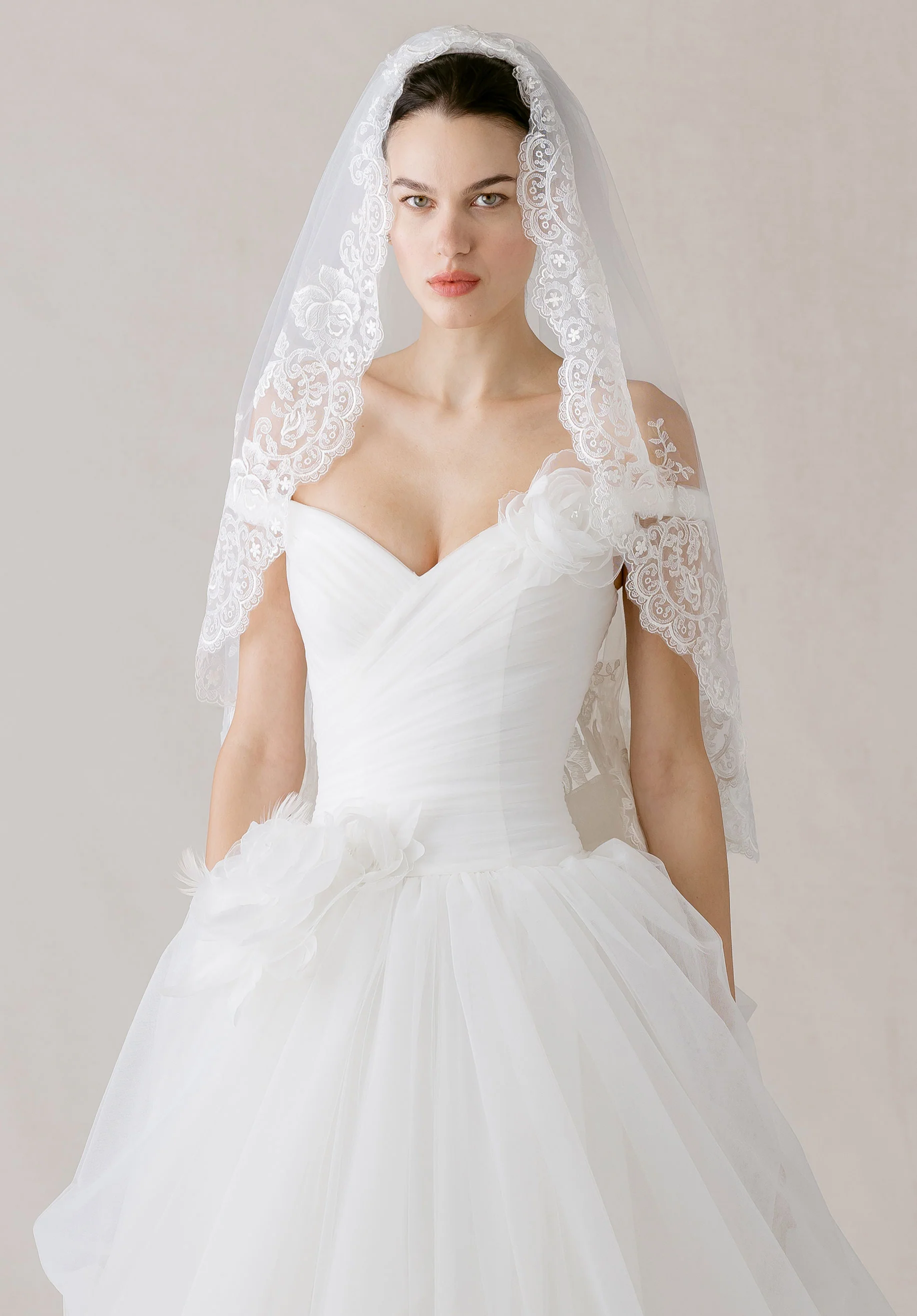 Elbow Length Scalloped Lace Veil