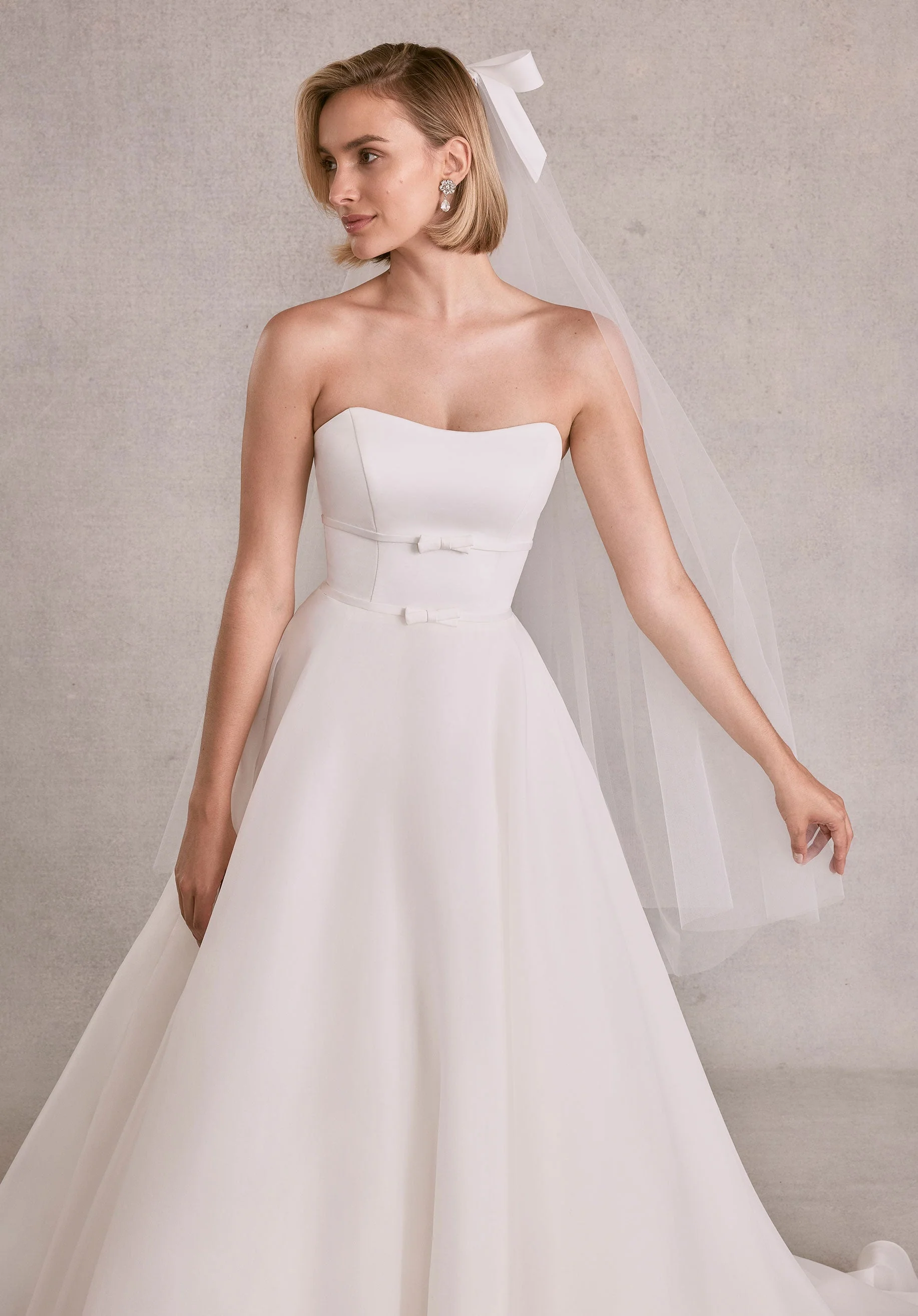 Fingertip Length Tulle Veil with Satin Bow - Image 4