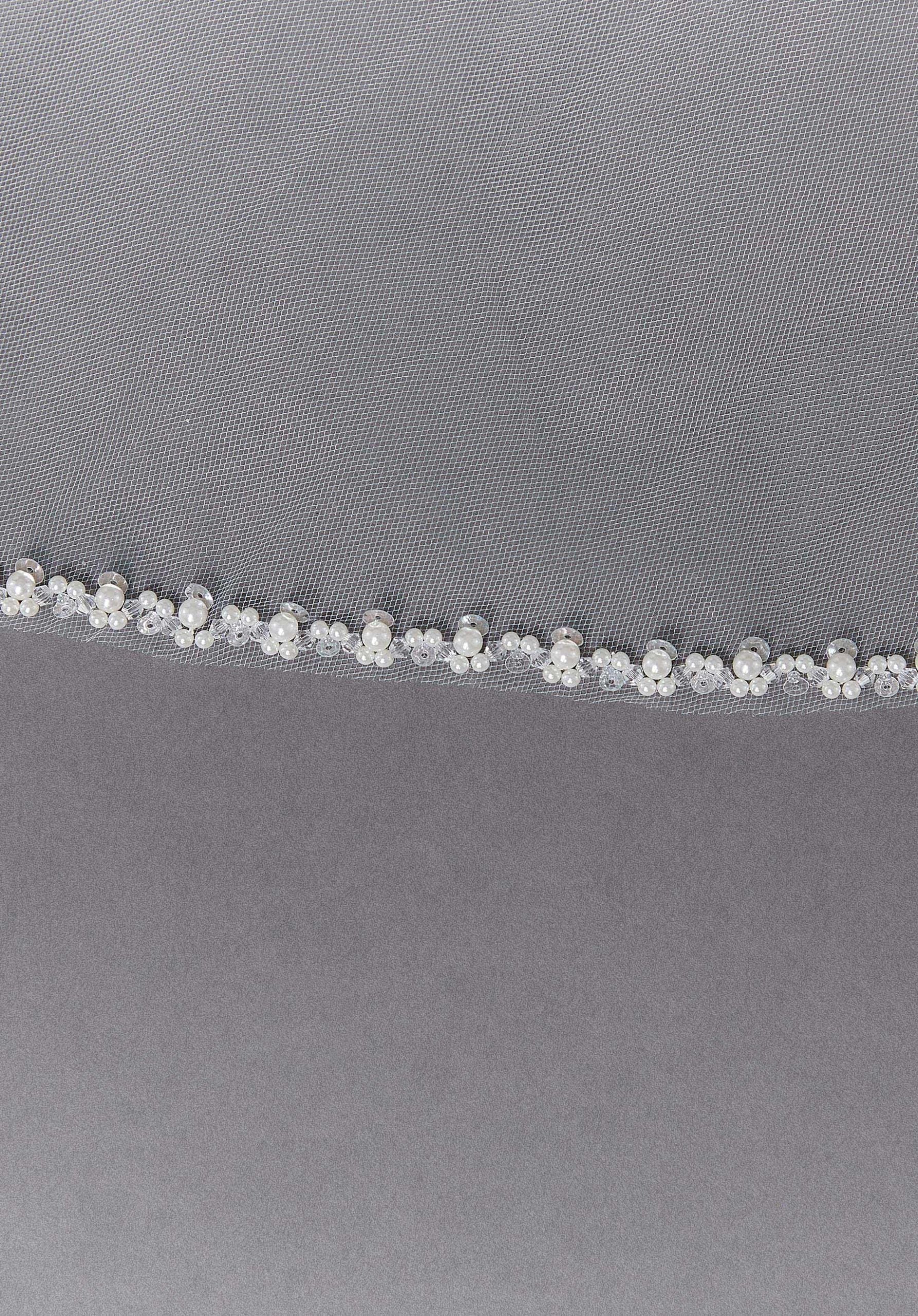 Fingertip Veil with Pearls - Image 2