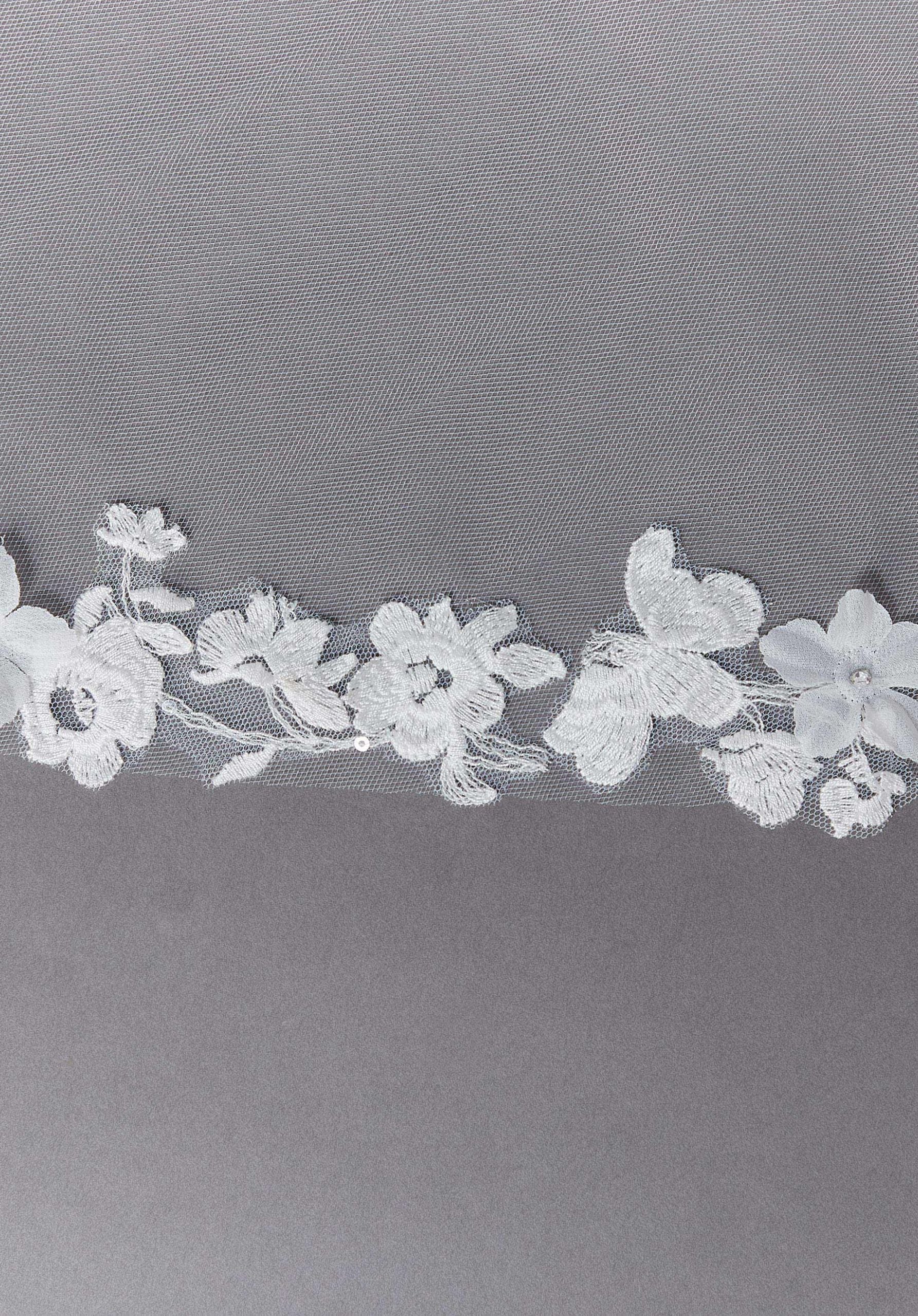 Floral Lace Fingertip Veil - Image 2