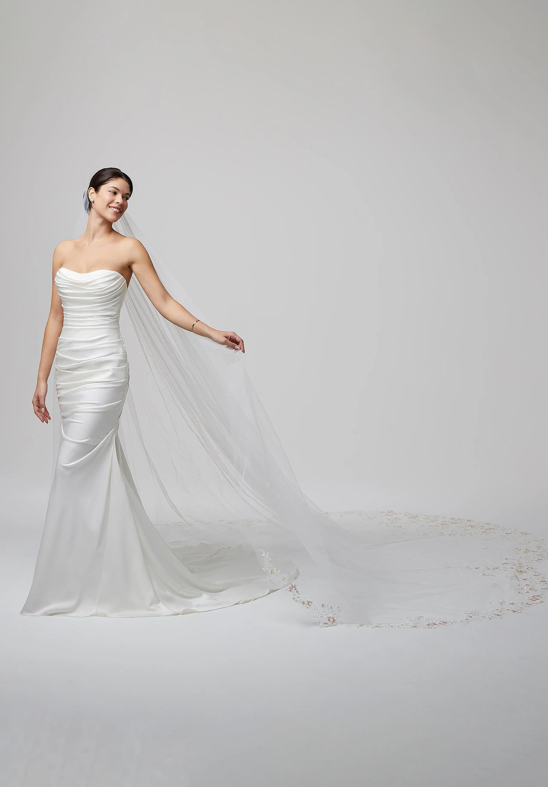 Frosted Floral Embroidered Veil - Image 3