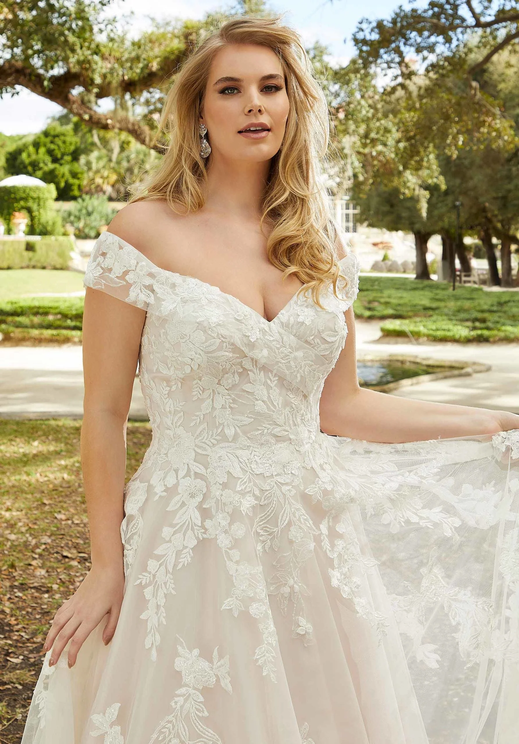 Gwen Wedding Dress - Image 2