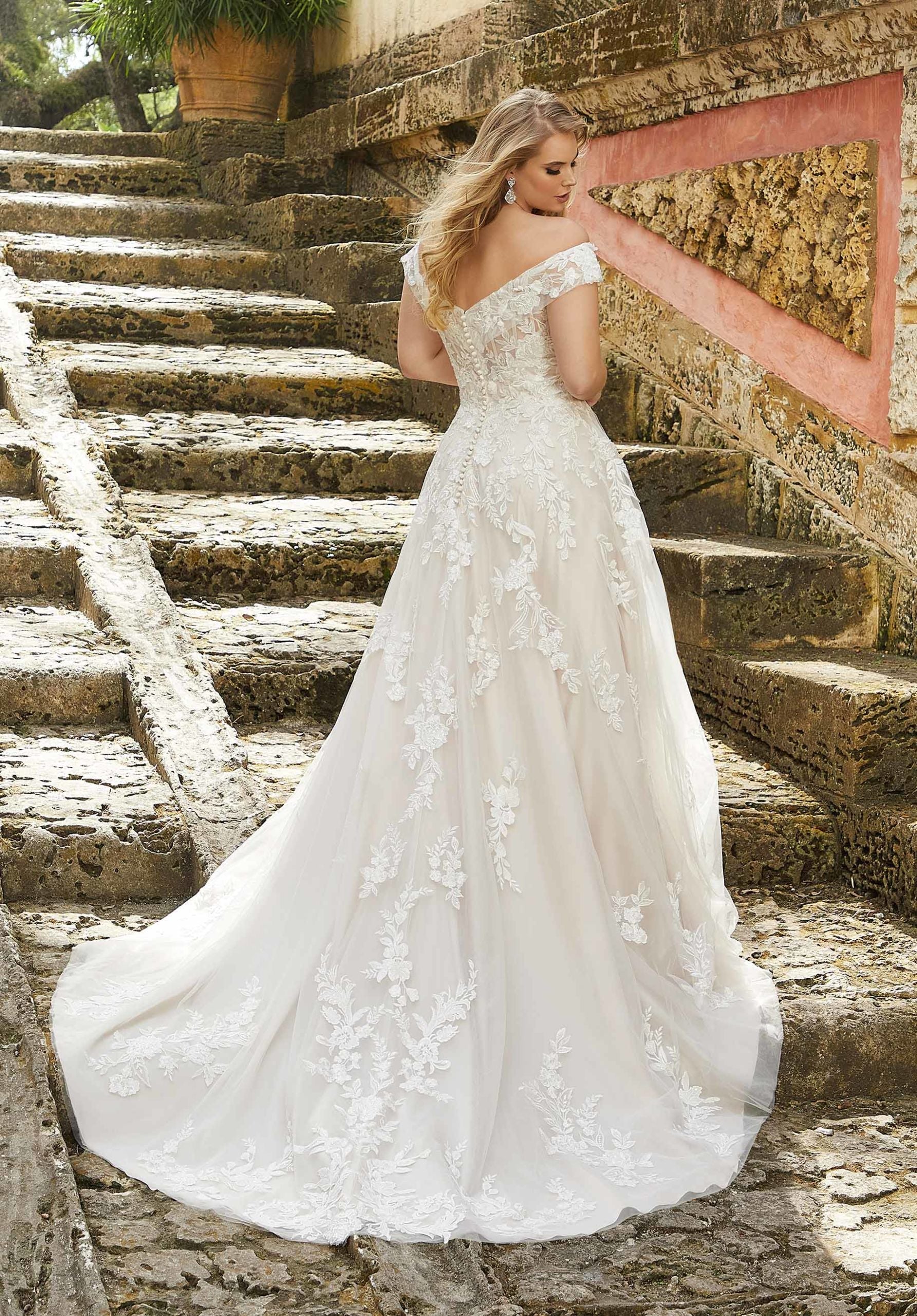 Gwen Wedding Dress - Image 3