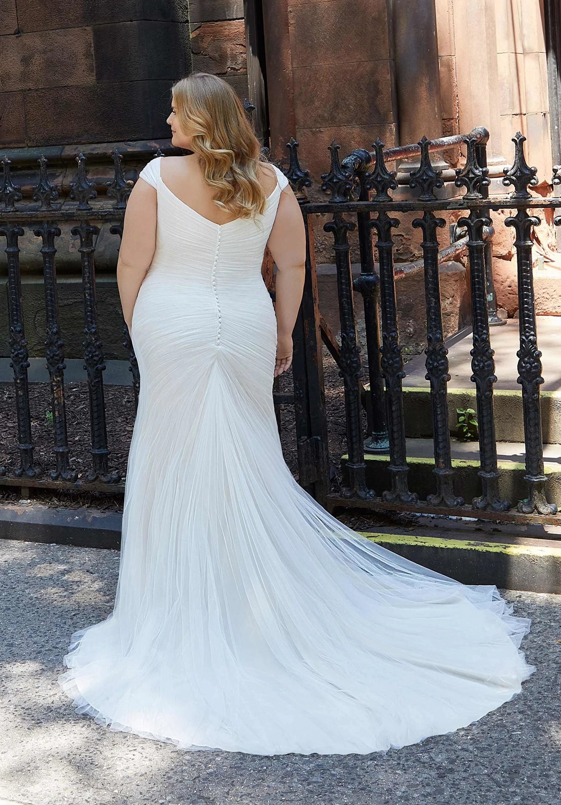Helen Wedding Dress - Image 4