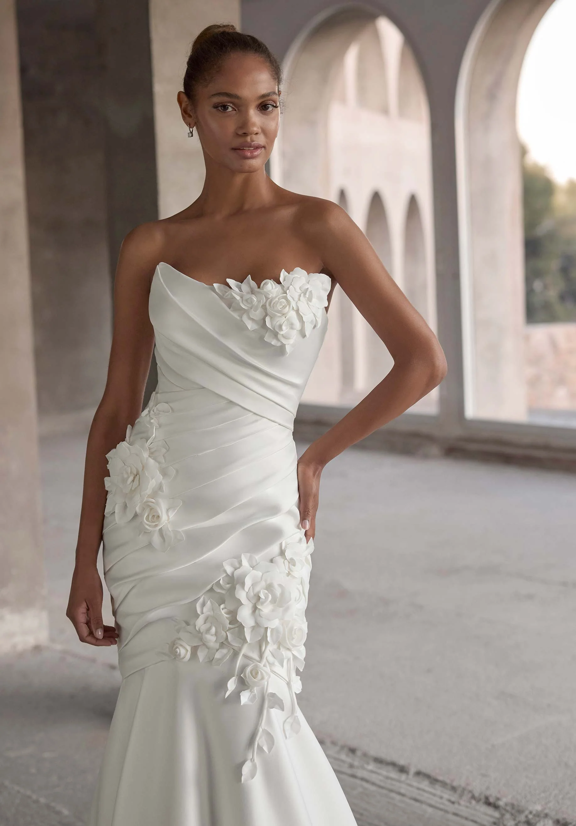 Iana Wedding Dress - Image 2