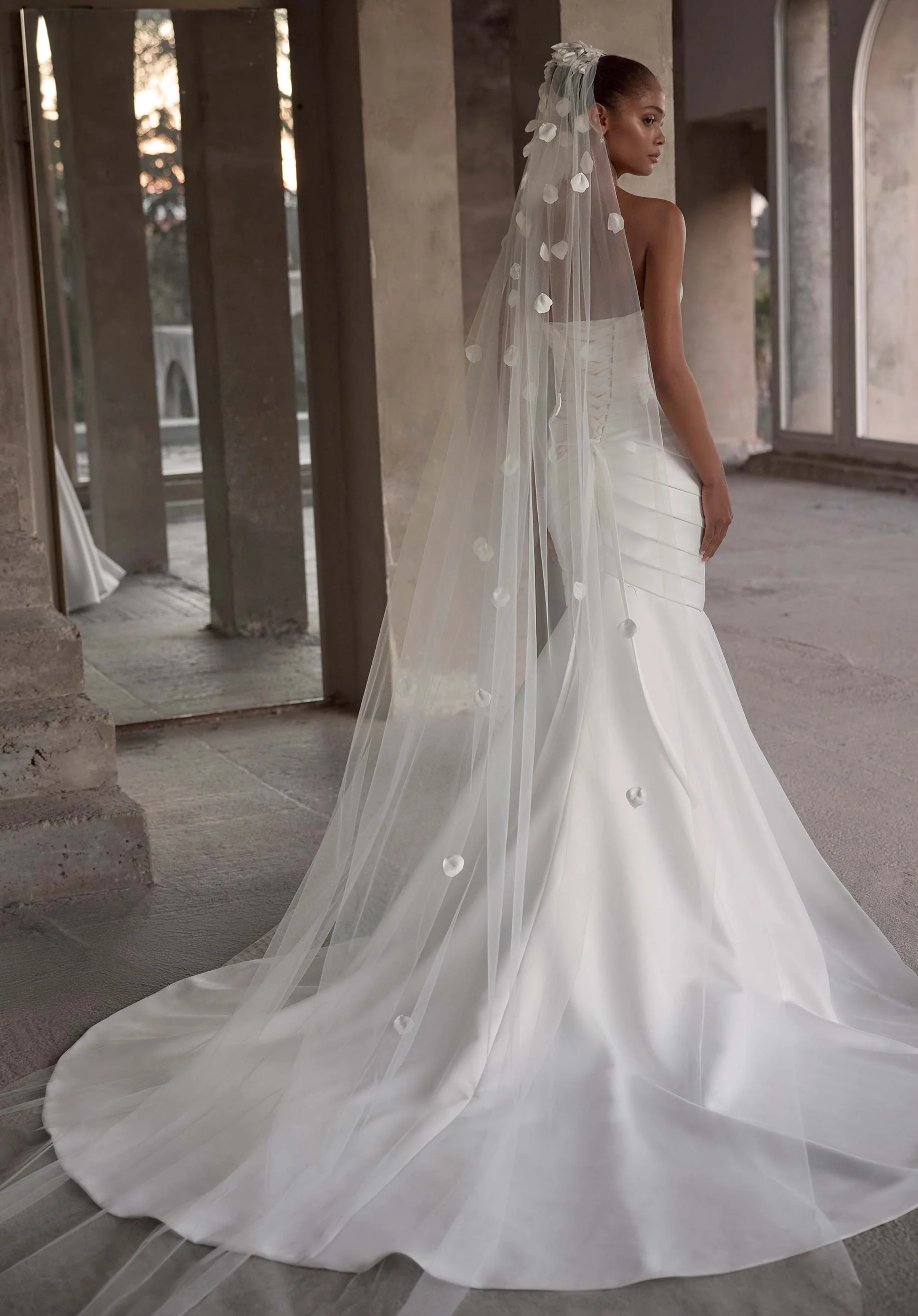Iana Wedding Dress - Image 7