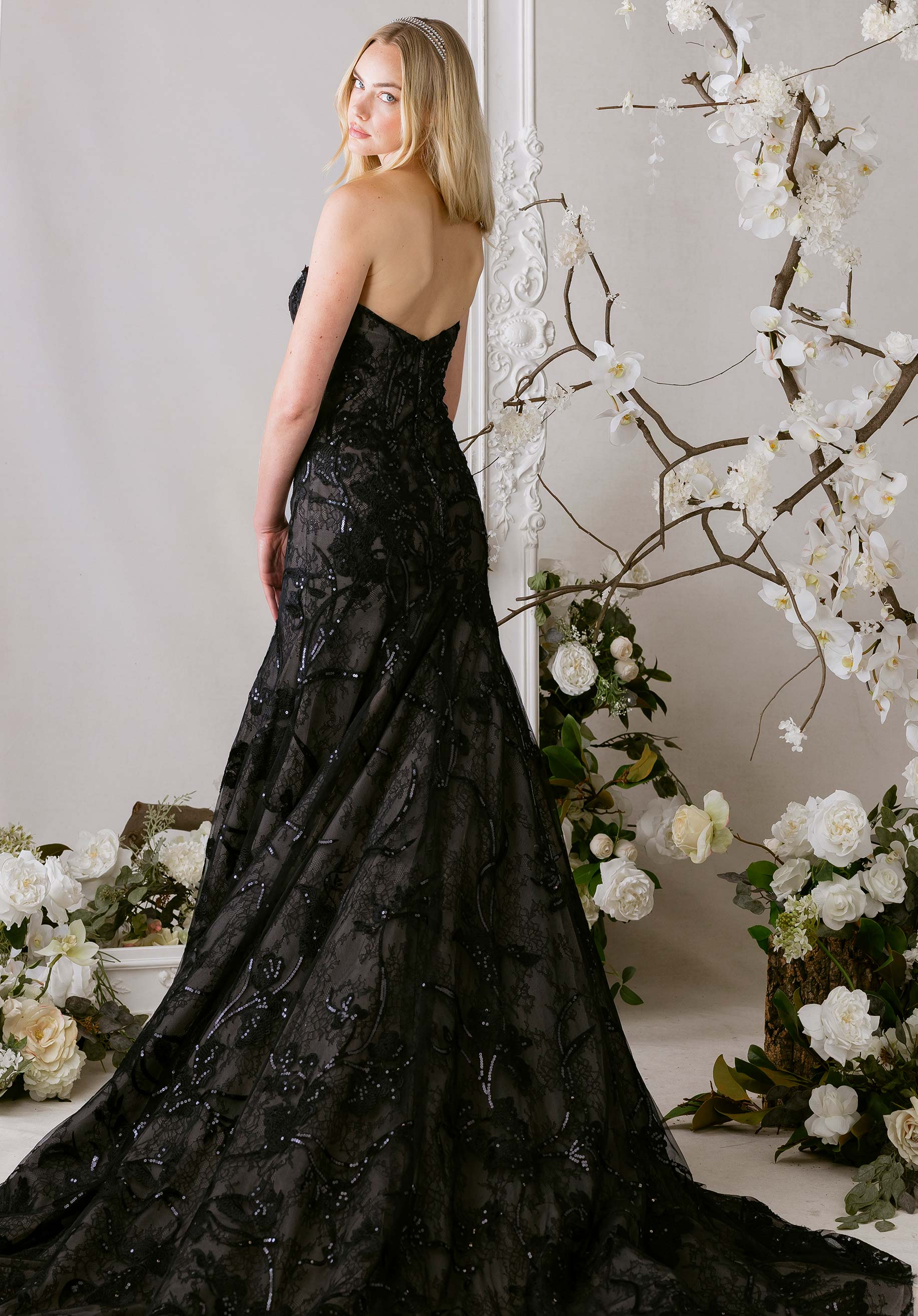 Menagés Wedding Dress - Image 7