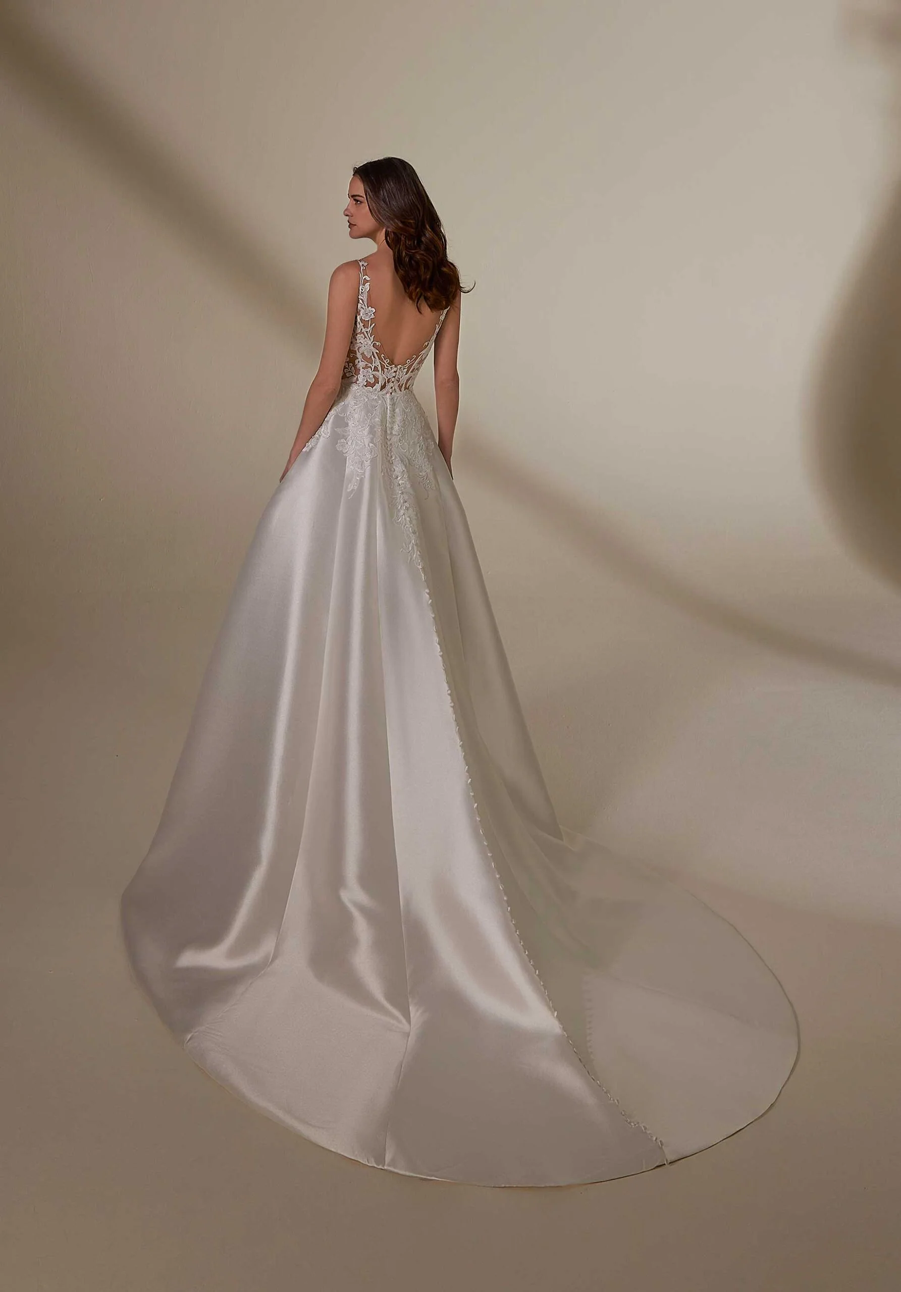 Moira Wedding Dress - Image 8