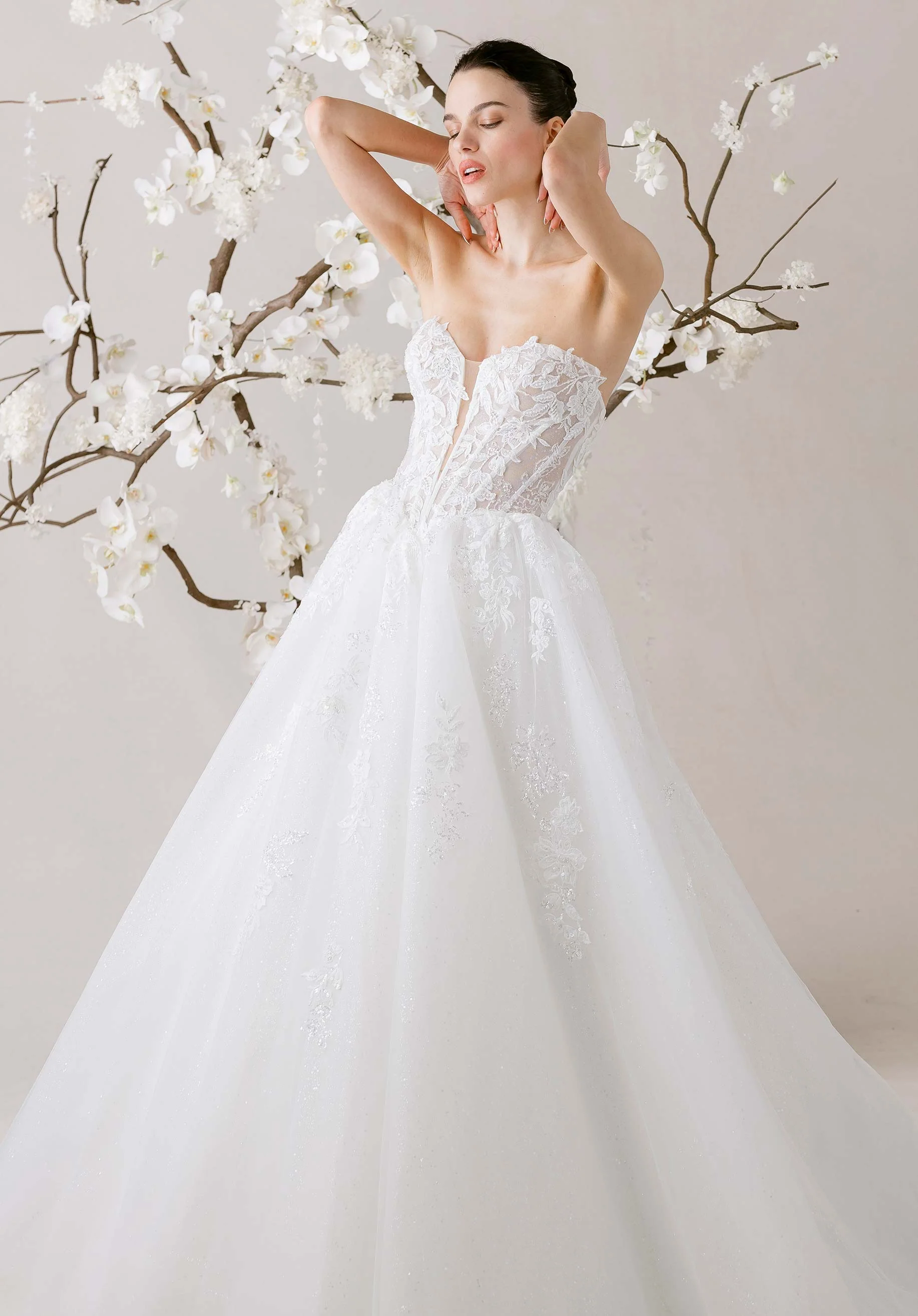 Odette Wedding Dress - Image 3