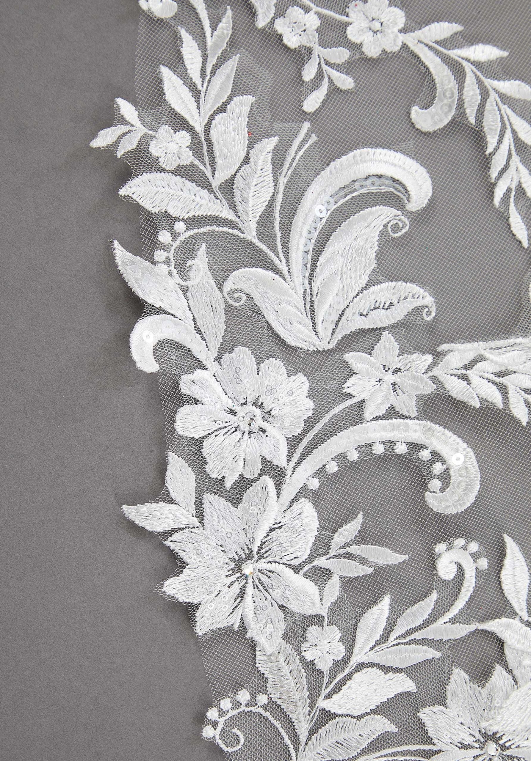 Petal Shaped Lace Cathedral Length Veil - Image 2