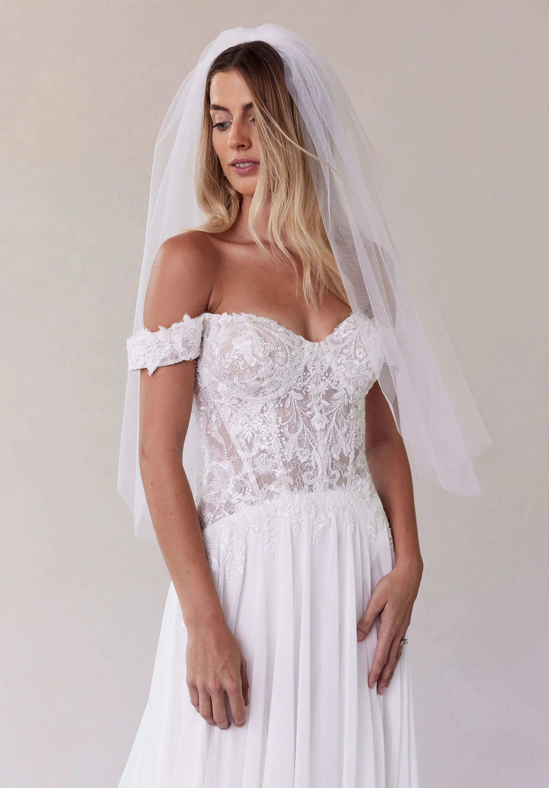 Plain Tulle Elbow Length Veil - Image 2