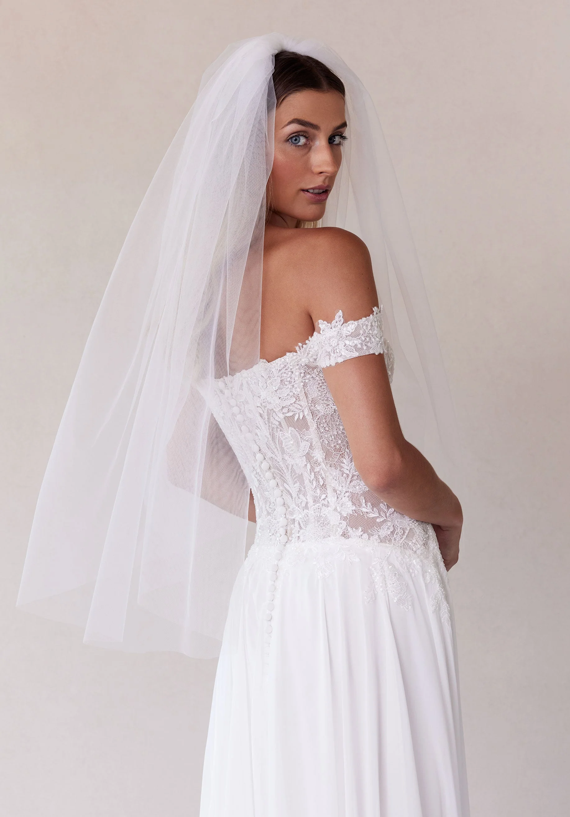 Plain Tulle Elbow Length Veil - Image 3
