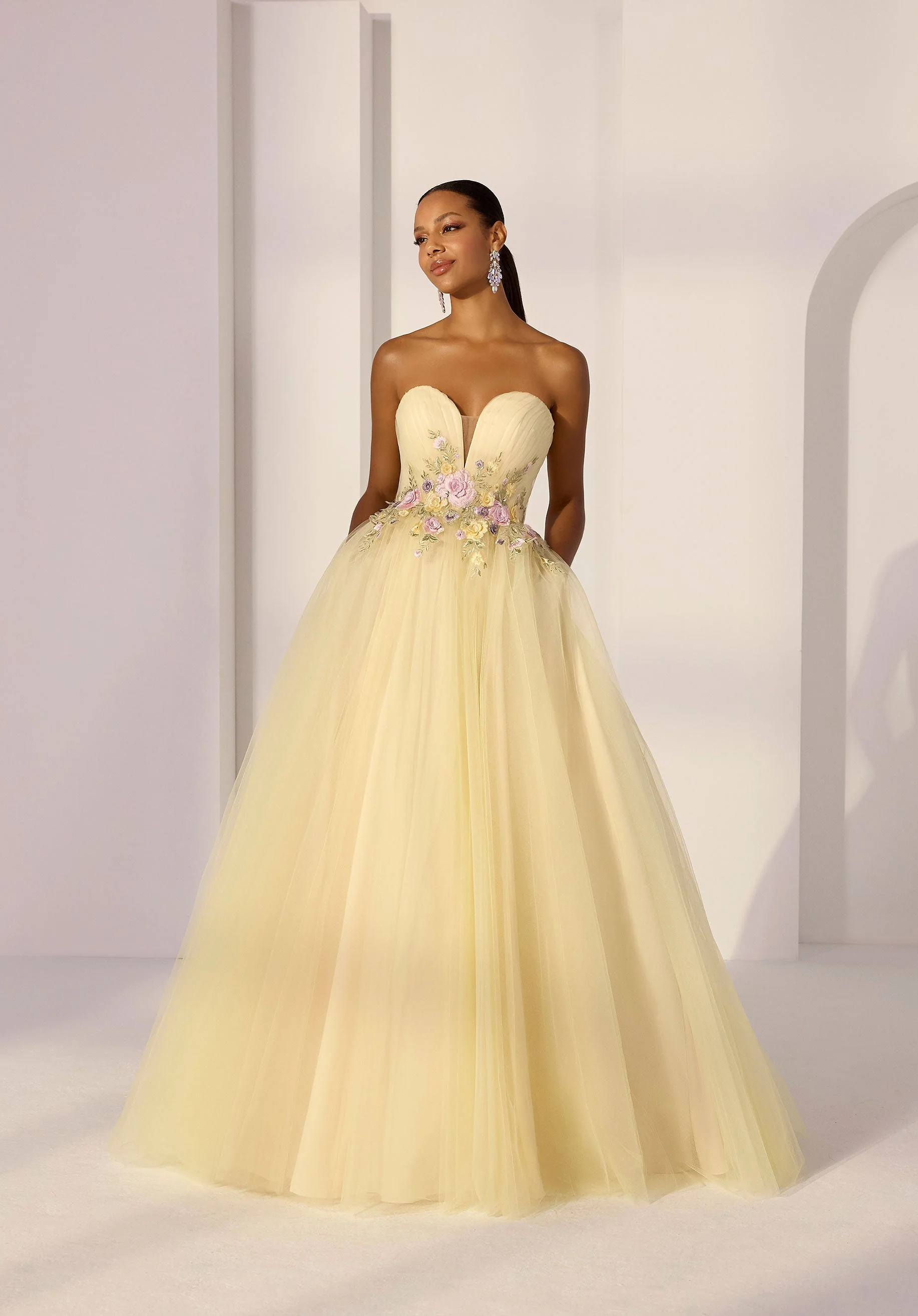 Plunging Sweetheart Floral Embroidered Tulle Party Dress - Image 3