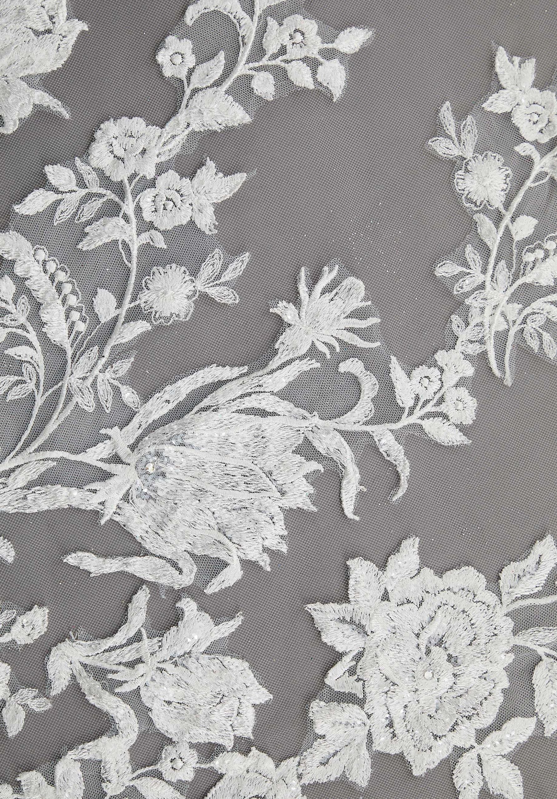 Pointed Lace Cathedral Length Veil - Image 2