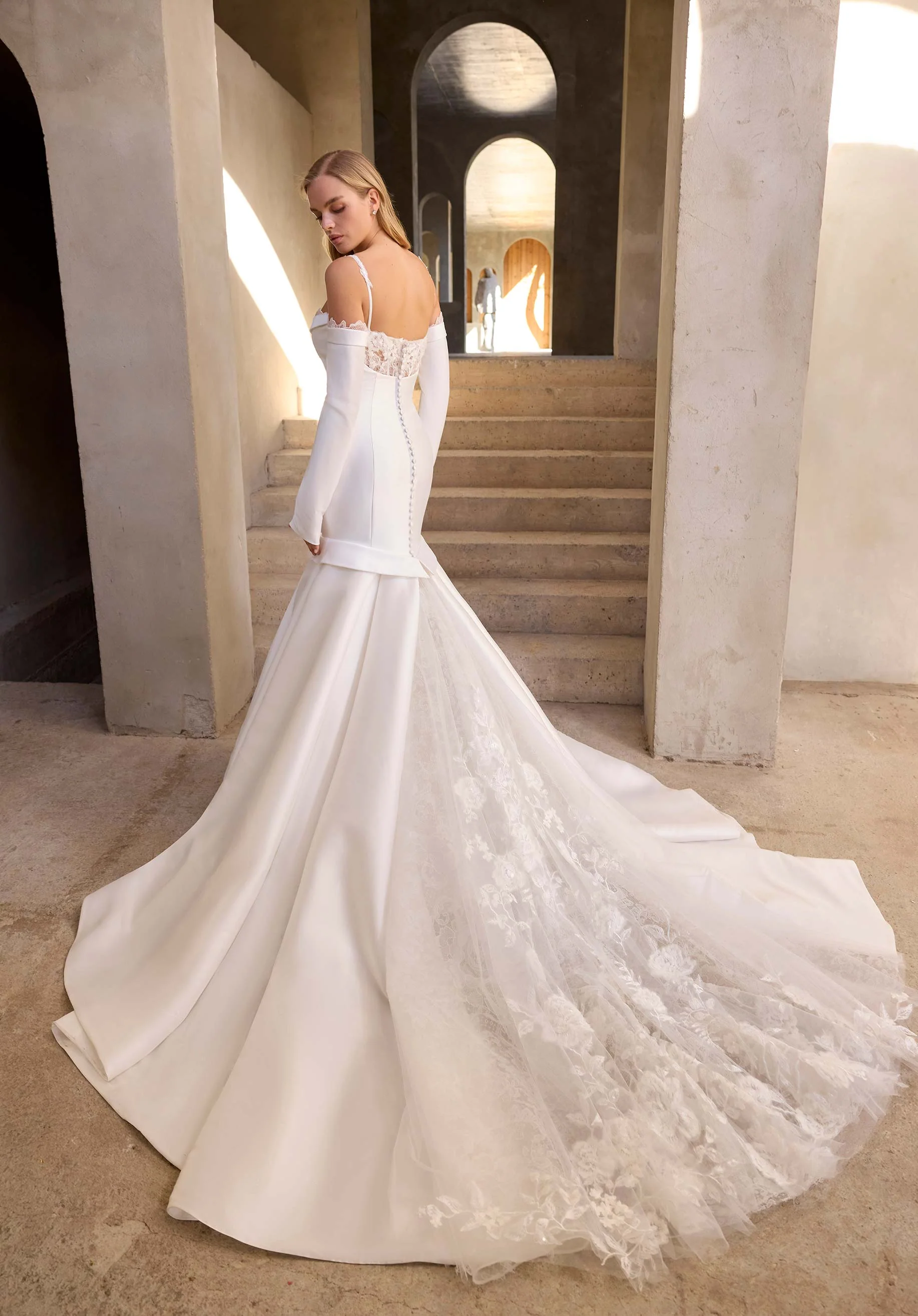 Renni Wedding Dress - Image 4