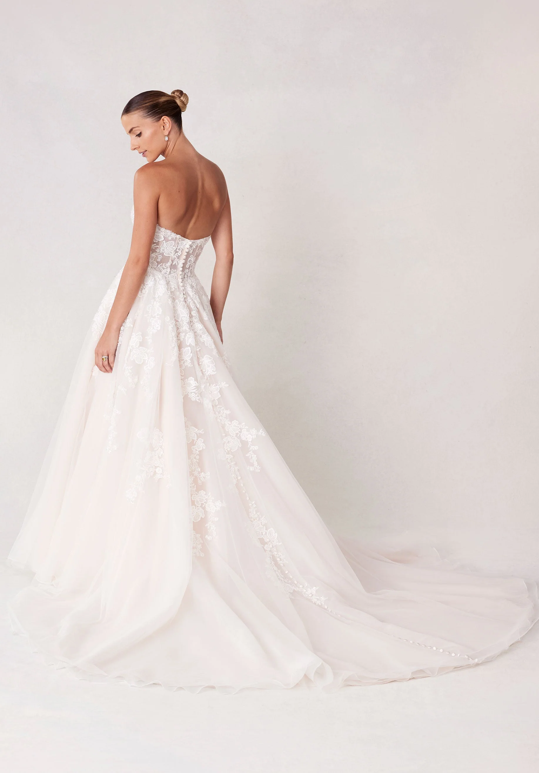 Saoirse Wedding Dress - Image 9