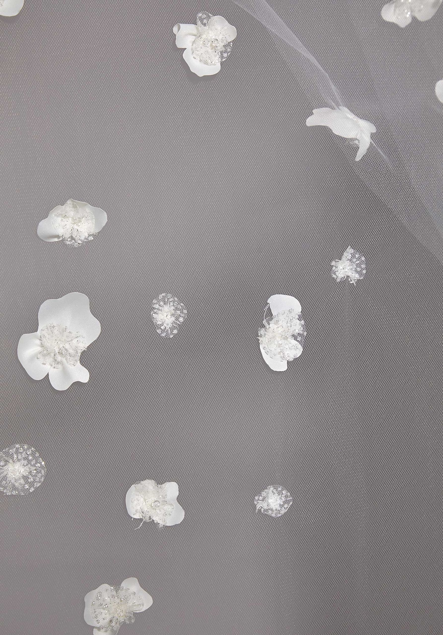 Three-Dimensional Floral Cathedral Length Veil - Image 2