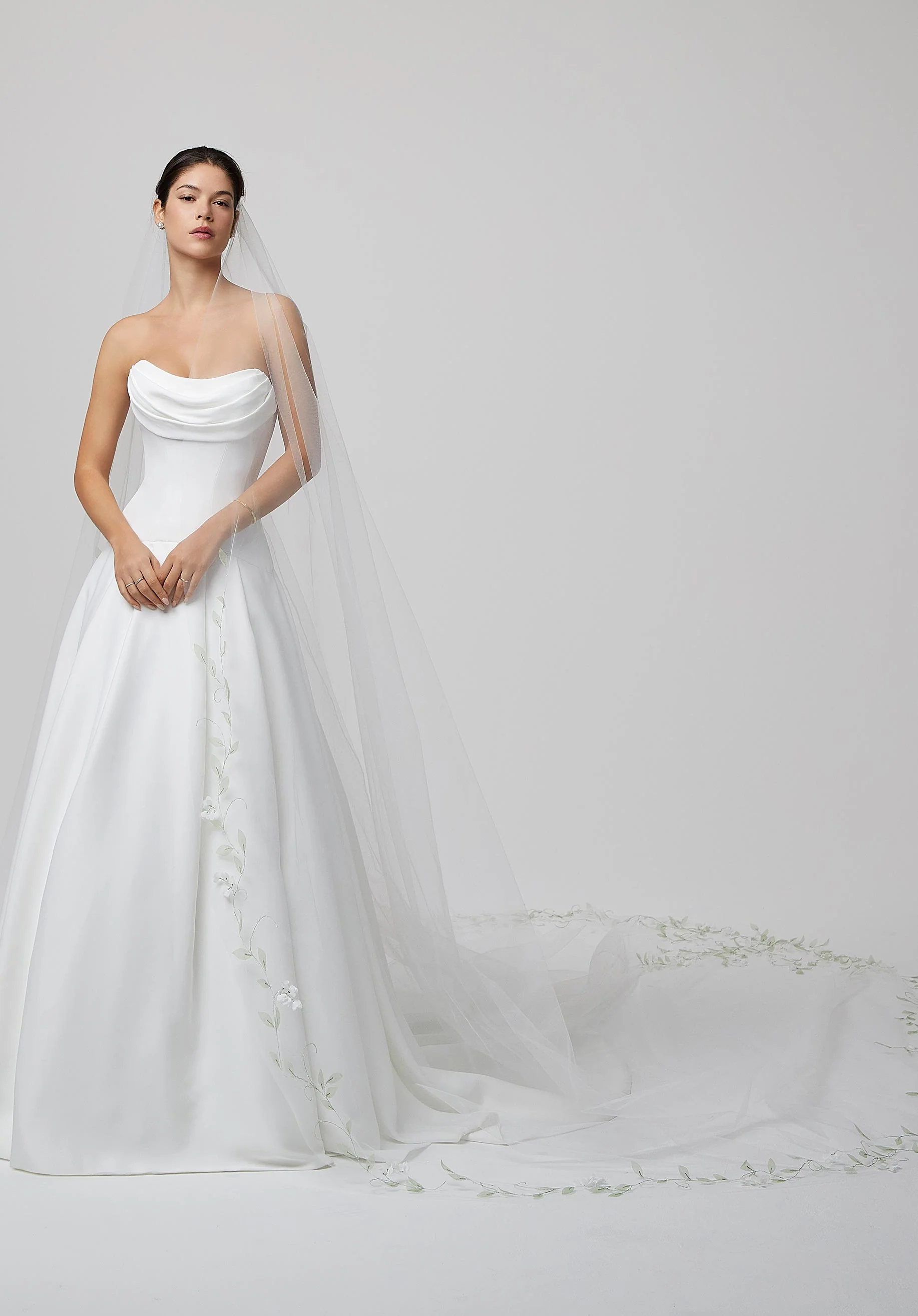 Three-Dimensional Floral Embroidered Veil - Image 2