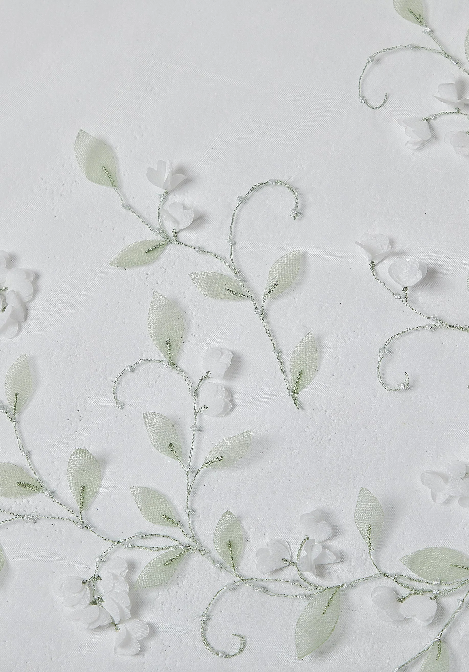 Three-Dimensional Floral Embroidered Veil - Image 3