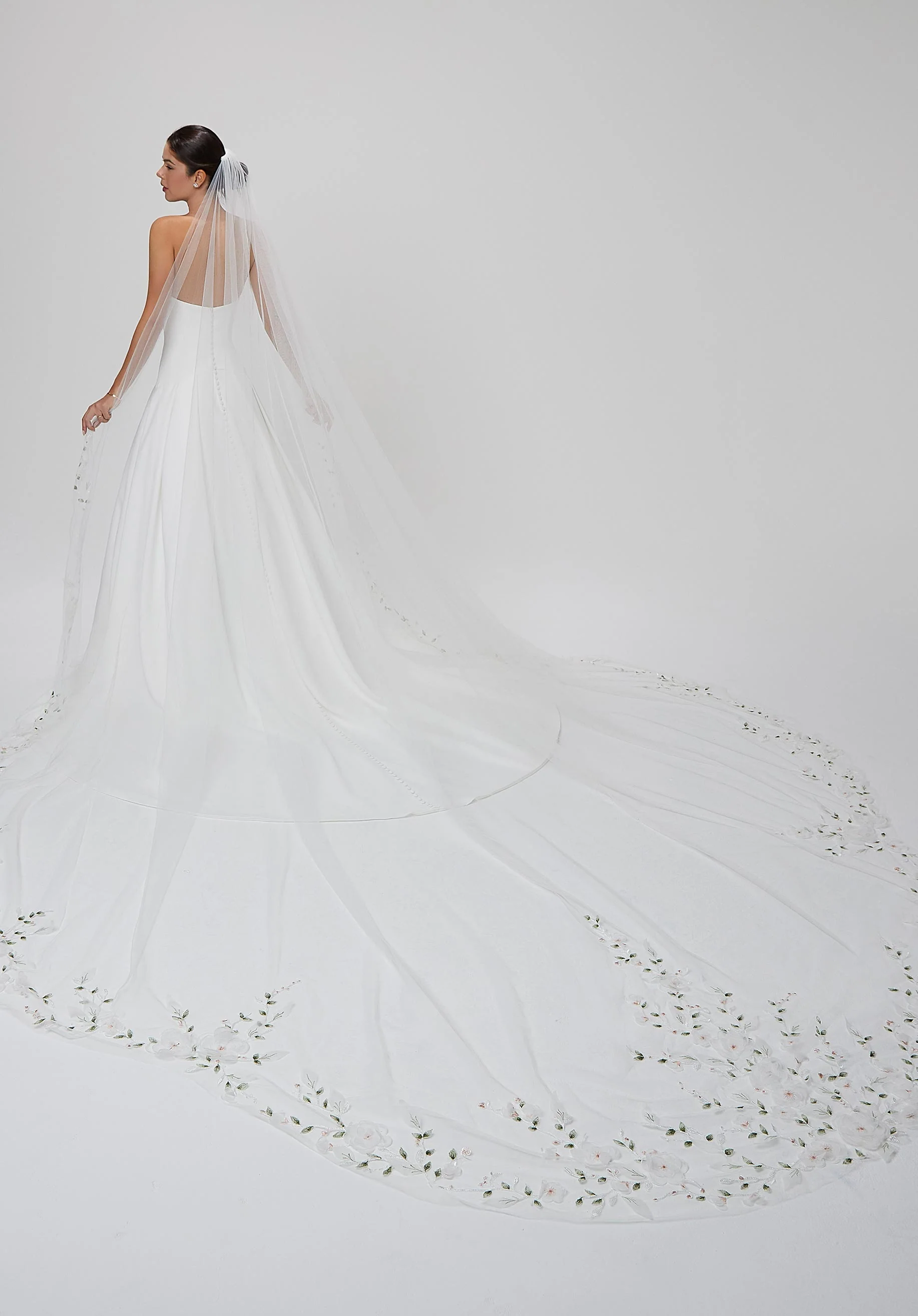 Tulle Veil with Three-Dimensional Organza Flowers