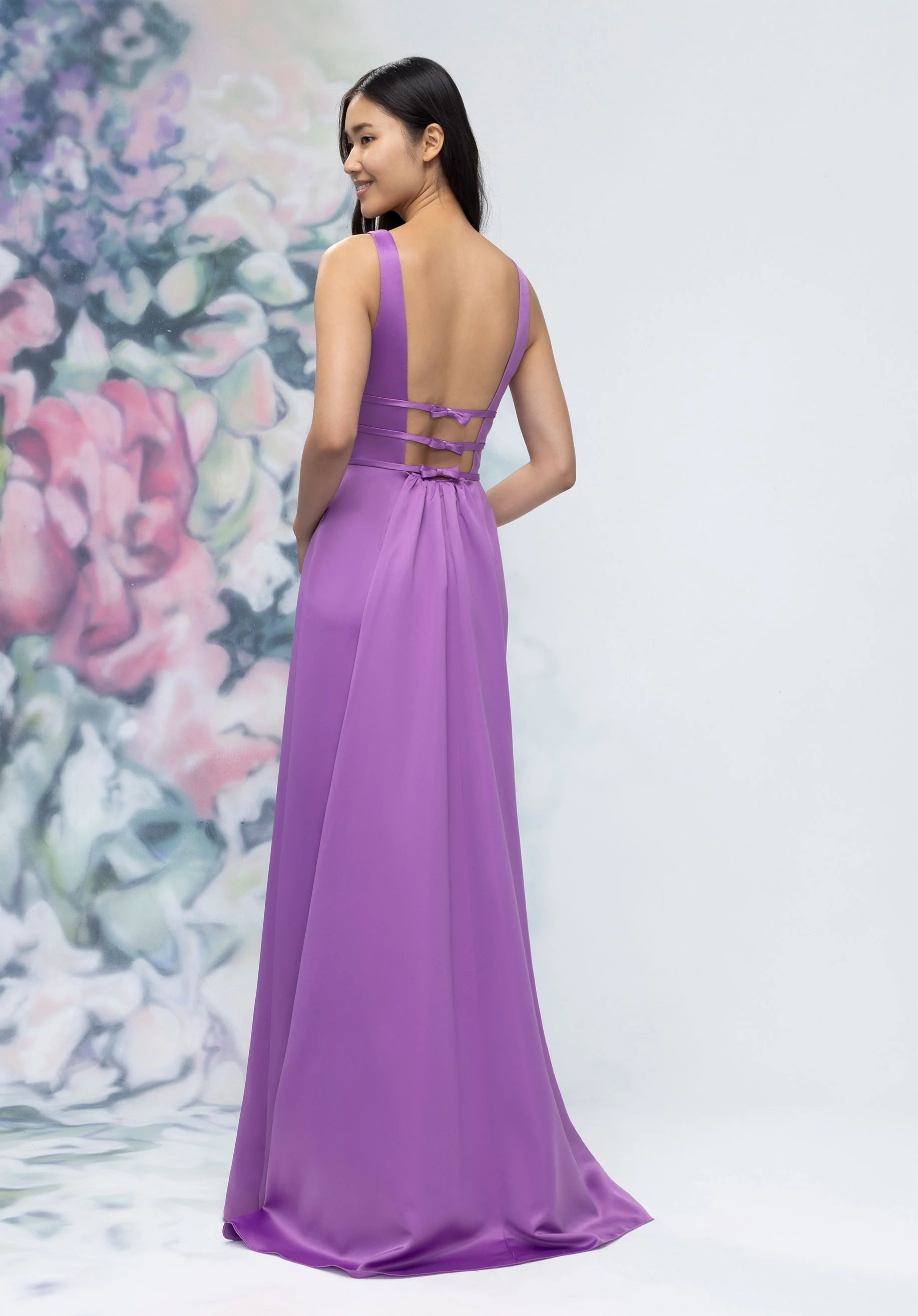 V-Neck Banded Bow Satin Bridesmaid Dress with Detachable Train - Image 4