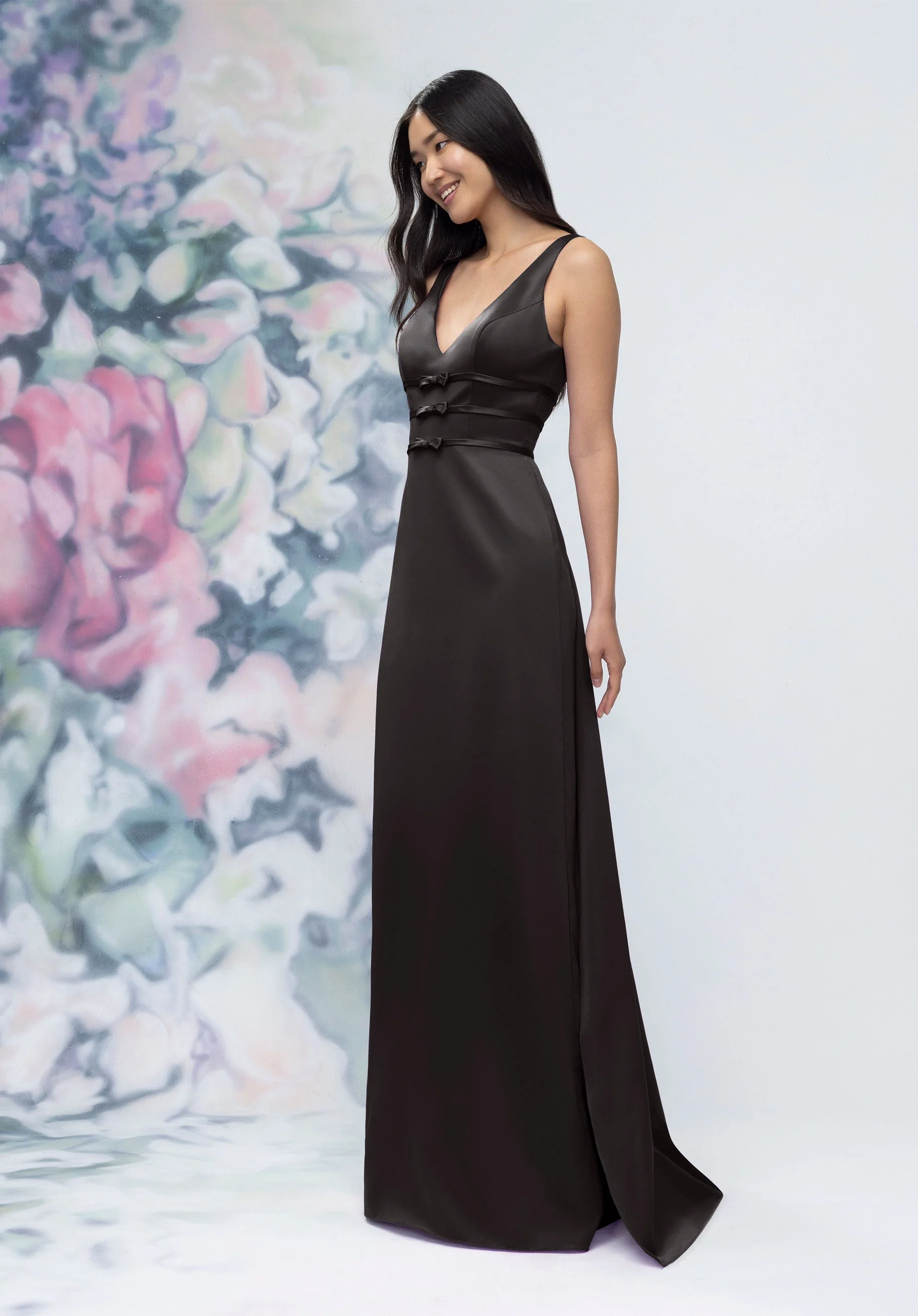 V-Neck Banded Bow Satin Bridesmaid Dress with Detachable Train - Image 7
